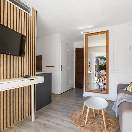 Eleuthera Sun Quiet Ground-floor With Terrace And Pool Nearby Holiday home *