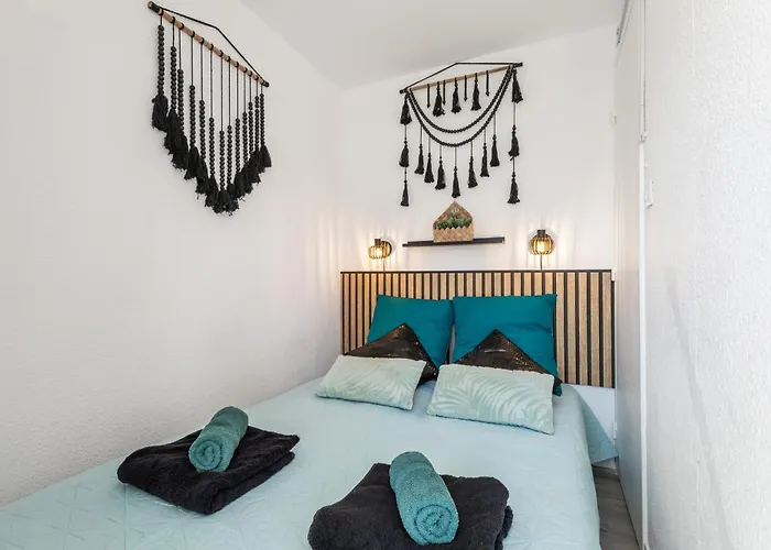 Eleuthera Sun Quiet Ground-floor With Terrace And Pool Nearby Semesterbostad